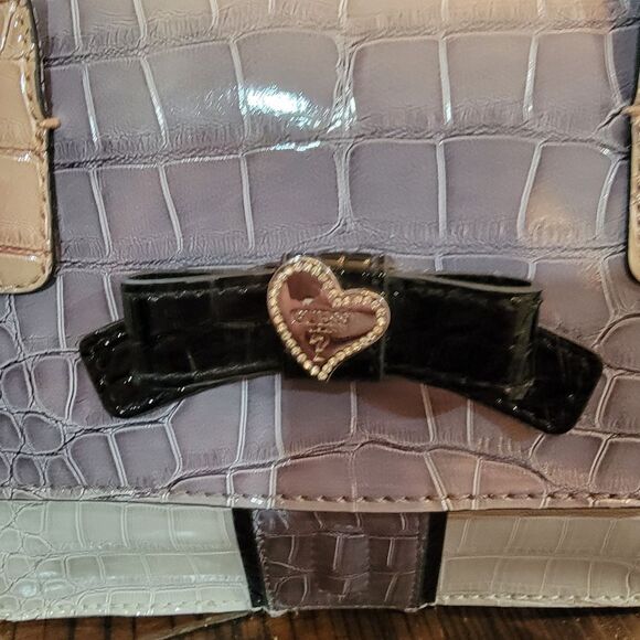 Guess Satchel purse gray animal print bow heart patent leather - Picture 8 of 13